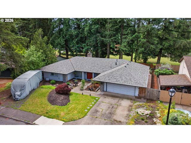 2264 Se SINGING WOODS Dr, Hillsboro, OR 97123