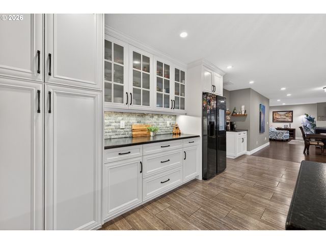 2264 Se SINGING WOODS Dr, Hillsboro, OR 97123