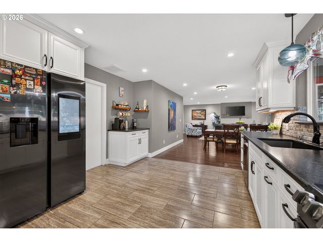 2264 Se SINGING WOODS Dr, Hillsboro, OR 97123