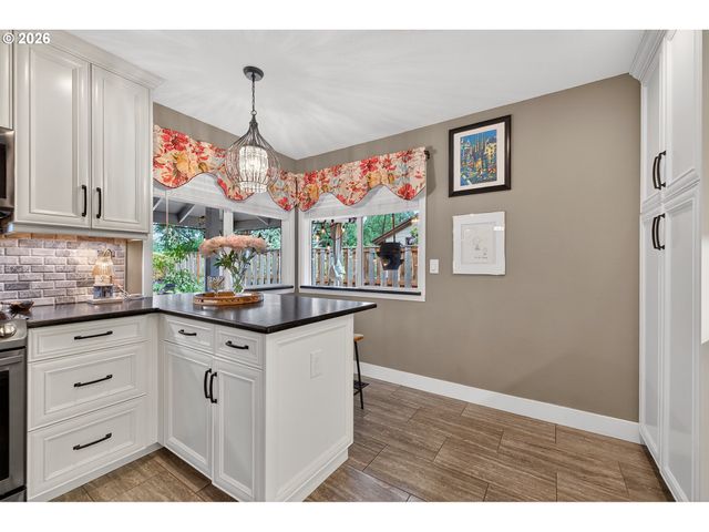 2264 Se SINGING WOODS Dr, Hillsboro, OR 97123