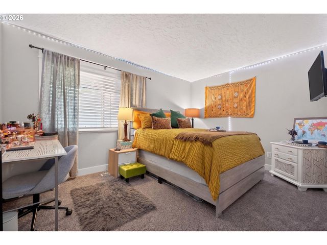 2264 Se SINGING WOODS Dr, Hillsboro, OR 97123