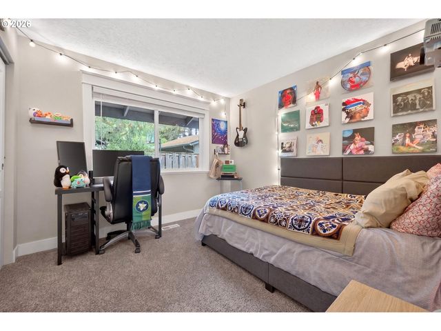 2264 Se SINGING WOODS Dr, Hillsboro, OR 97123