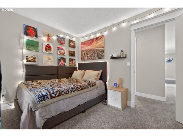 2264 Se SINGING WOODS Dr, Hillsboro, OR 97123