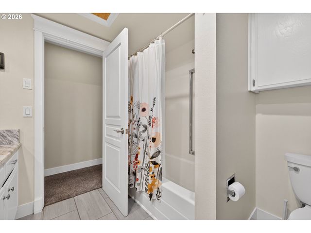 2264 Se SINGING WOODS Dr, Hillsboro, OR 97123