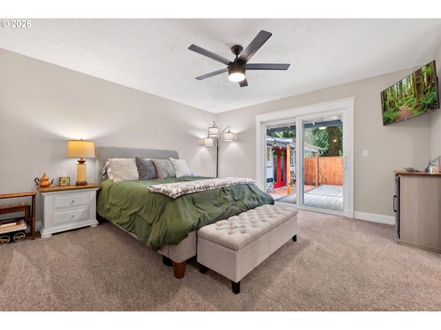 2264 Se SINGING WOODS Dr, Hillsboro, OR 97123