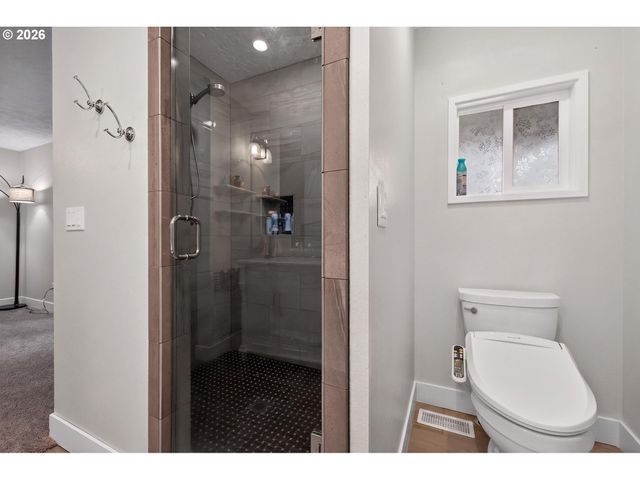 2264 Se SINGING WOODS Dr, Hillsboro, OR 97123