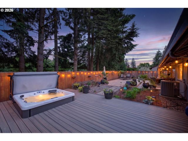 2264 Se SINGING WOODS Dr, Hillsboro, OR 97123