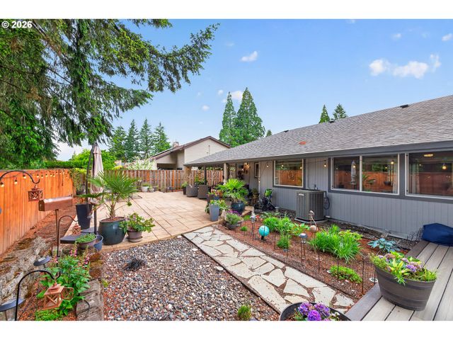 2264 Se SINGING WOODS Dr, Hillsboro, OR 97123