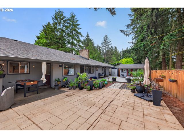 2264 Se SINGING WOODS Dr, Hillsboro, OR 97123