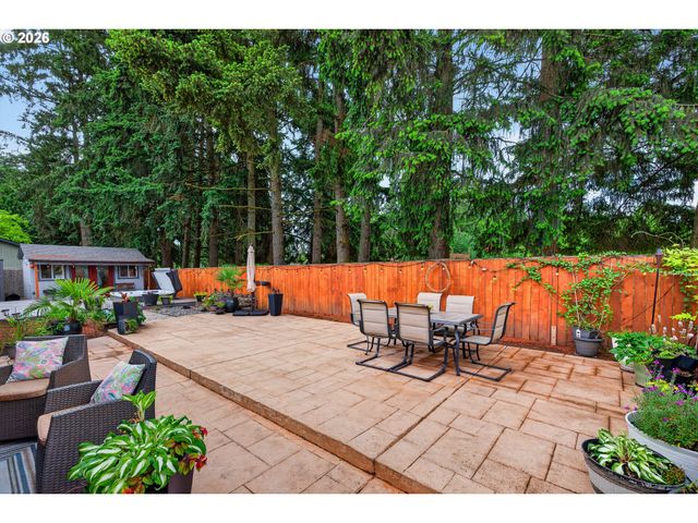 2264 Se SINGING WOODS Dr, Hillsboro, OR 97123