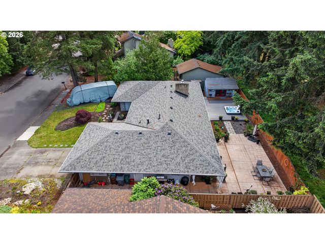 2264 Se SINGING WOODS Dr, Hillsboro, OR 97123