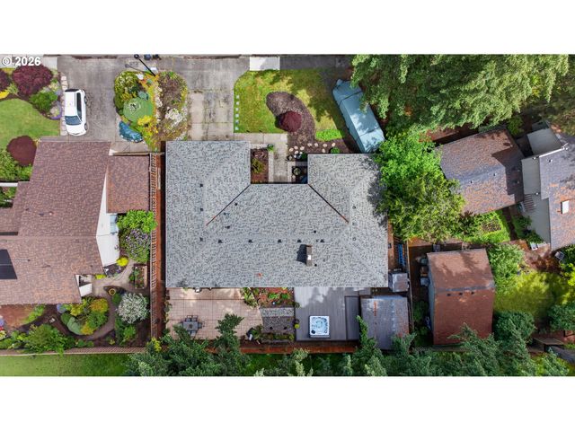 2264 Se SINGING WOODS Dr, Hillsboro, OR 97123