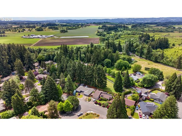2264 Se SINGING WOODS Dr, Hillsboro, OR 97123