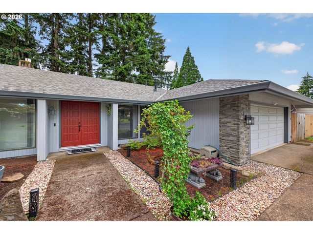 2264 Se SINGING WOODS Dr, Hillsboro, OR 97123