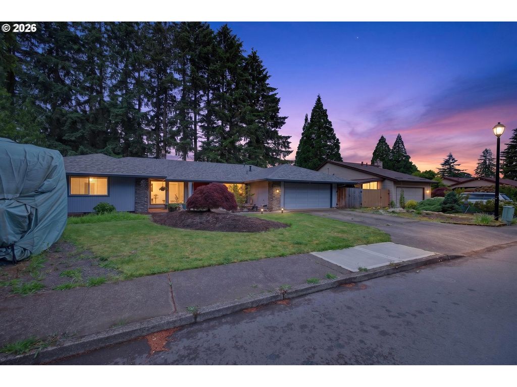 2264 Se SINGING WOODS Dr, Hillsboro, OR 97123