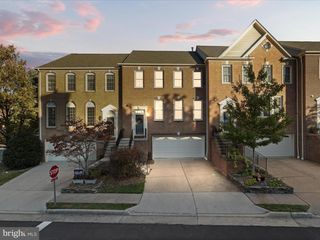 10465 COURTNEY DR, Fairfax, VA 22030