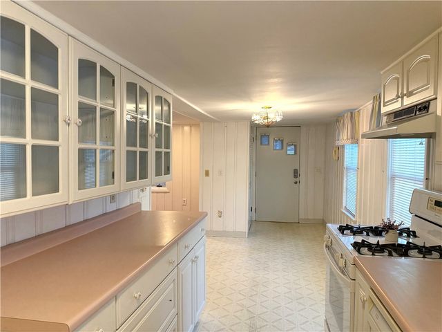 117 Namquid Drive, Warwick, RI 02888