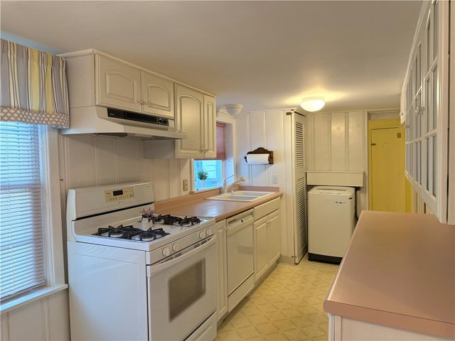 117 Namquid Drive, Warwick, RI 02888