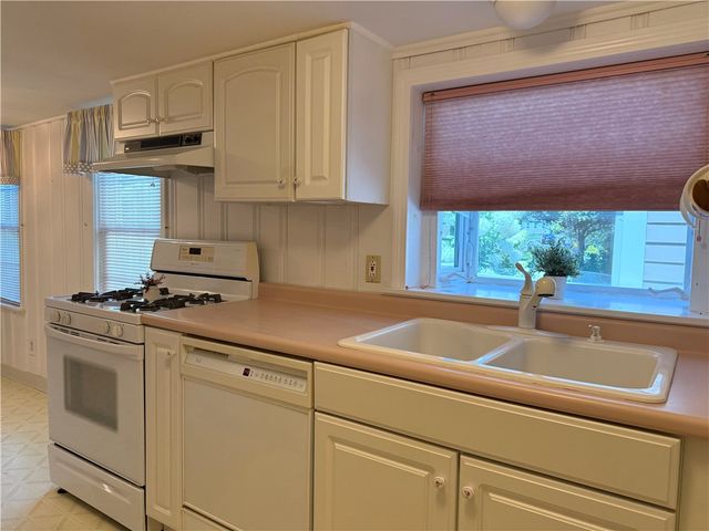 117 Namquid Drive, Warwick, RI 02888