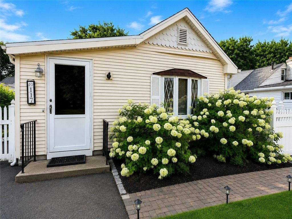 117 Namquid Drive, Warwick, RI 02888