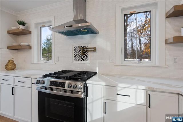 18 Clinton Place, Woodcliff Lake, NJ 07677