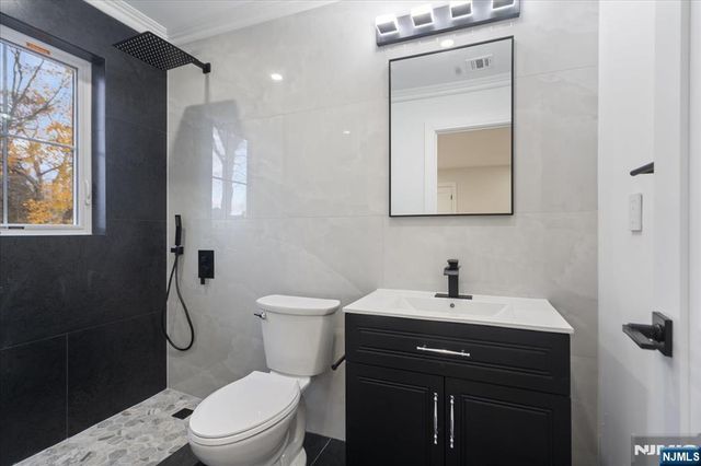 18 Clinton Place, Woodcliff Lake, NJ 07677