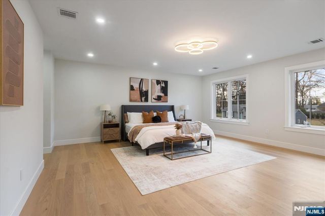 18 Clinton Place, Woodcliff Lake, NJ 07677