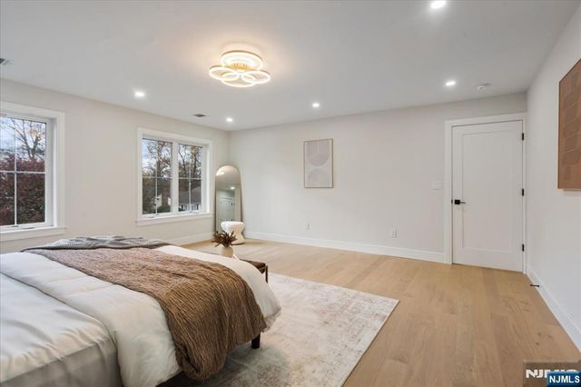 18 Clinton Place, Woodcliff Lake, NJ 07677