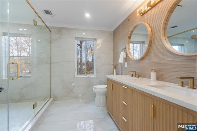 18 Clinton Place, Woodcliff Lake, NJ 07677