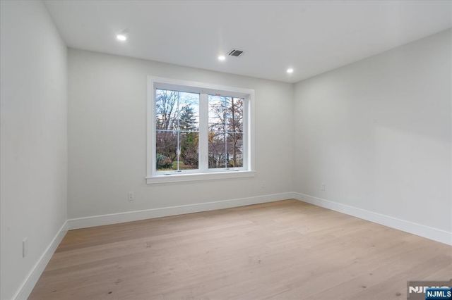 18 Clinton Place, Woodcliff Lake, NJ 07677