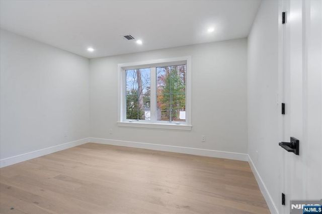 18 Clinton Place, Woodcliff Lake, NJ 07677