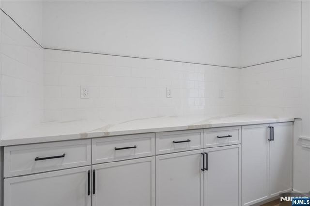 18 Clinton Place, Woodcliff Lake, NJ 07677