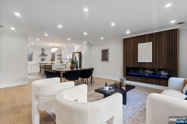 18 Clinton Place, Woodcliff Lake, NJ 07677