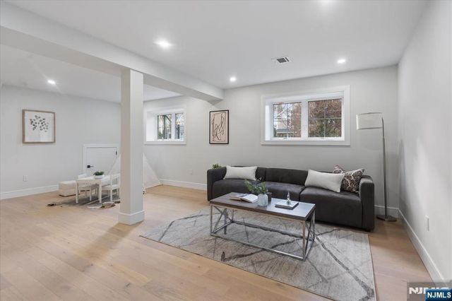 18 Clinton Place, Woodcliff Lake, NJ 07677