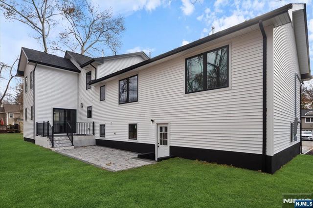 18 Clinton Place, Woodcliff Lake, NJ 07677