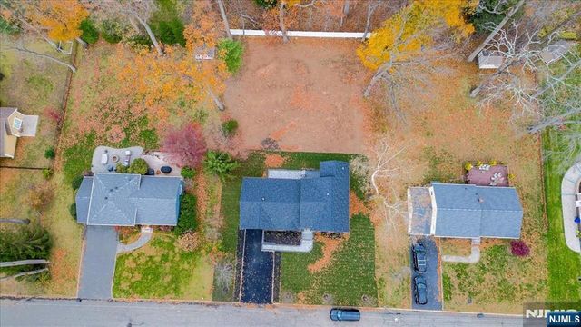 18 Clinton Place, Woodcliff Lake, NJ 07677