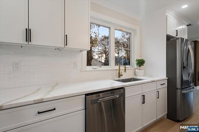 18 Clinton Place, Woodcliff Lake, NJ 07677