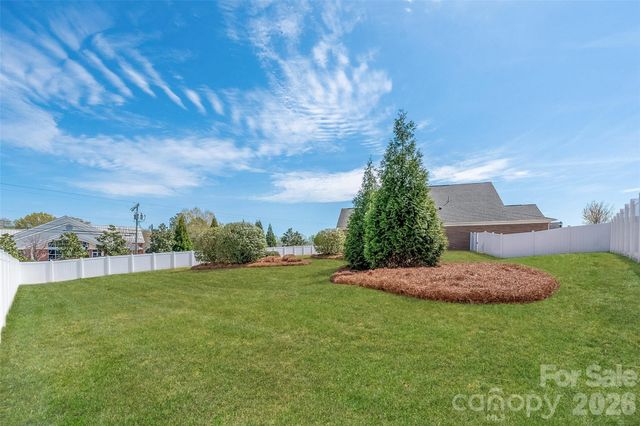 8400 Bretton Woods Drive, Charlotte, NC 28227