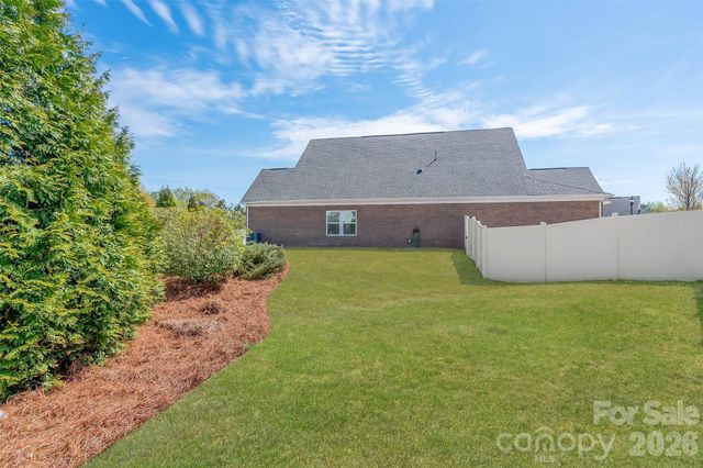 8400 Bretton Woods Drive, Charlotte, NC 28227