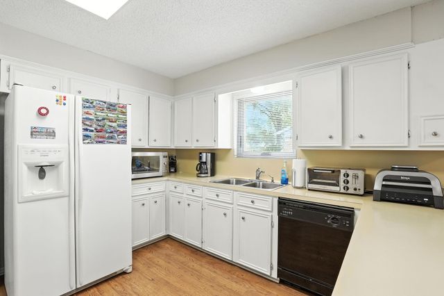 2910 Riata Lane, Houston, TX 77043