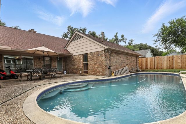 2910 Riata Lane, Houston, TX 77043