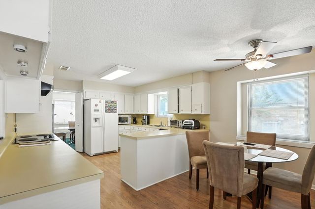 2910 Riata Lane, Houston, TX 77043