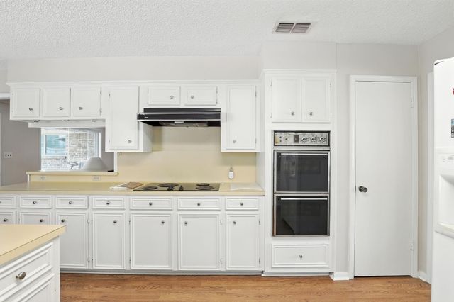 2910 Riata Lane, Houston, TX 77043