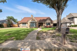 2910 Riata Lane, Houston, TX 77043
