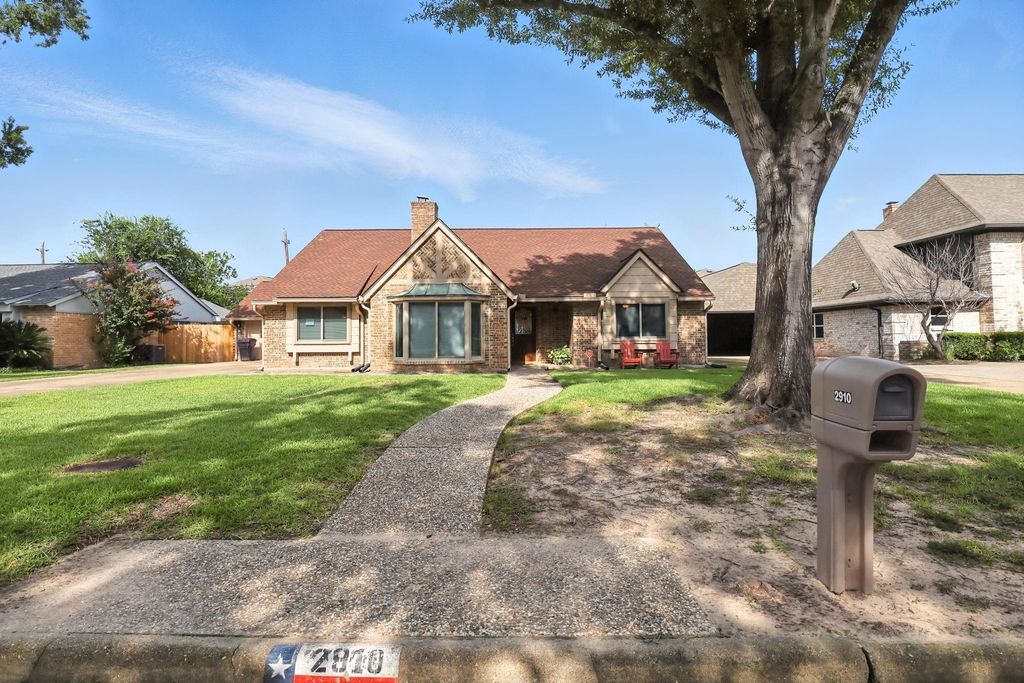 2910 Riata Lane, Houston, TX 77043