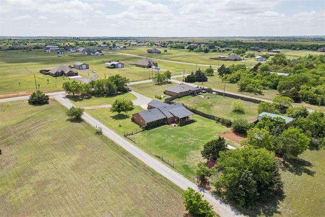 881 Moffat Road NW, Piedmont, OK 73078