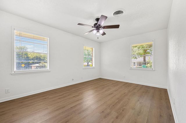 1318 Live Oak DR, Belton, TX 76513