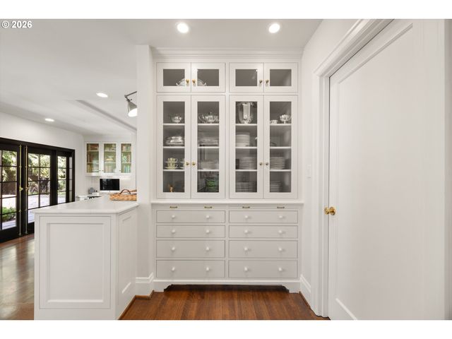 4061 Sw GREENLEAF Dr, Portland, OR 97221