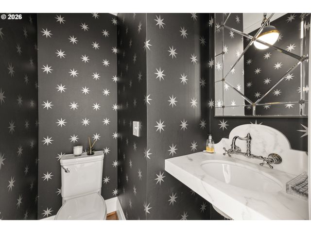4061 Sw GREENLEAF Dr, Portland, OR 97221