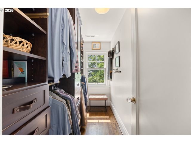 4061 Sw GREENLEAF Dr, Portland, OR 97221